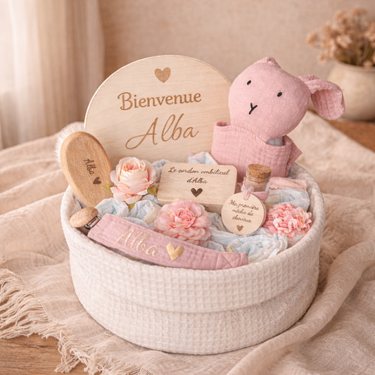 Coffret naissance personnalisé – Panier de couches & premiers souvenirs de bébé