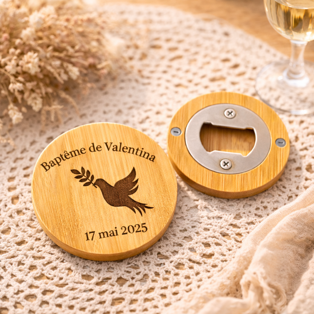 Décapsuleur personnalisé en bambou gravé – Cadeau baptême avec colombe